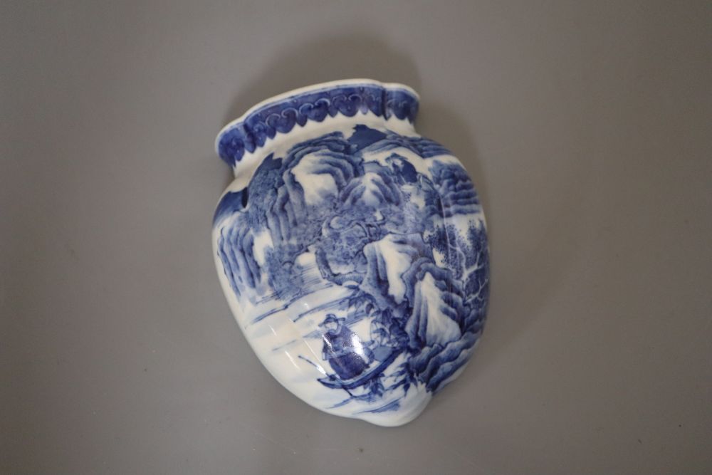 A Chinese blue and white wall pocket, length 12cm